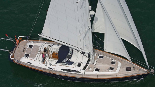 MUSTIQUE Crewed Charters in France