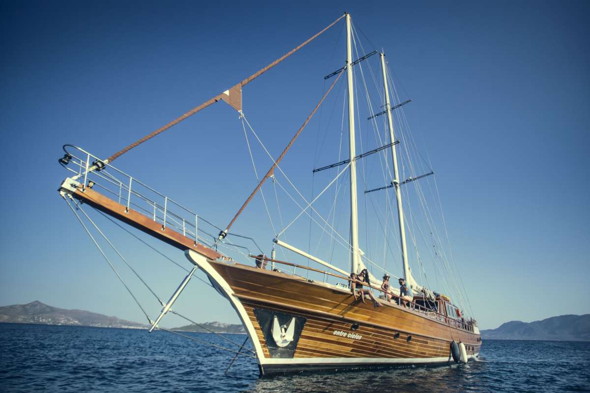 ENTRE CIELOS Superyacht Charters in Greece