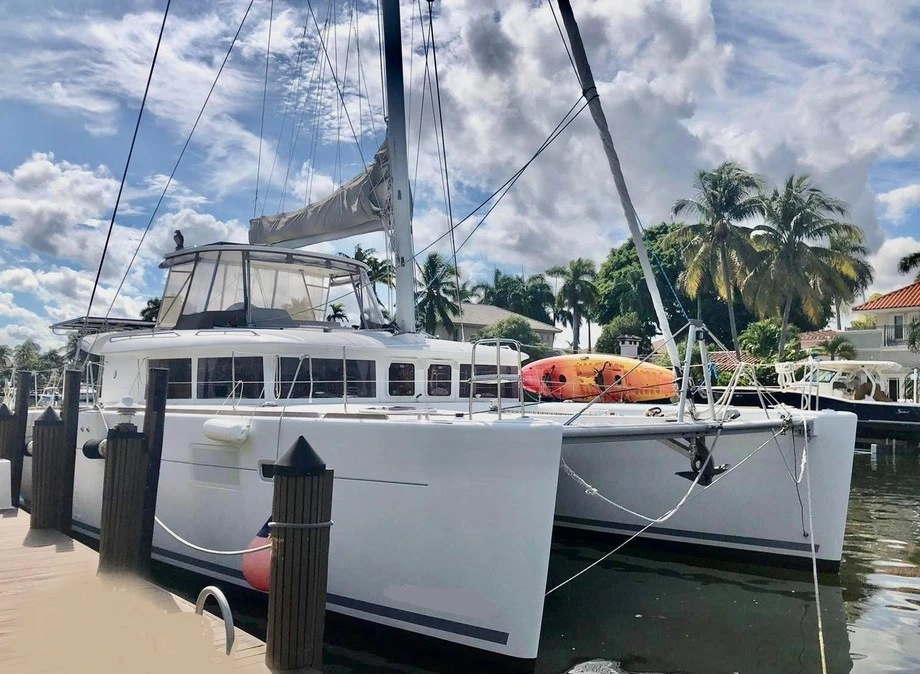 Flash Of Green Bareboat Charter in Florida