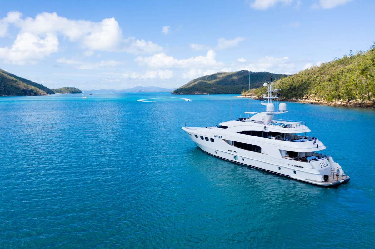 DE LISLE III Superyacht Charters in Tahiti