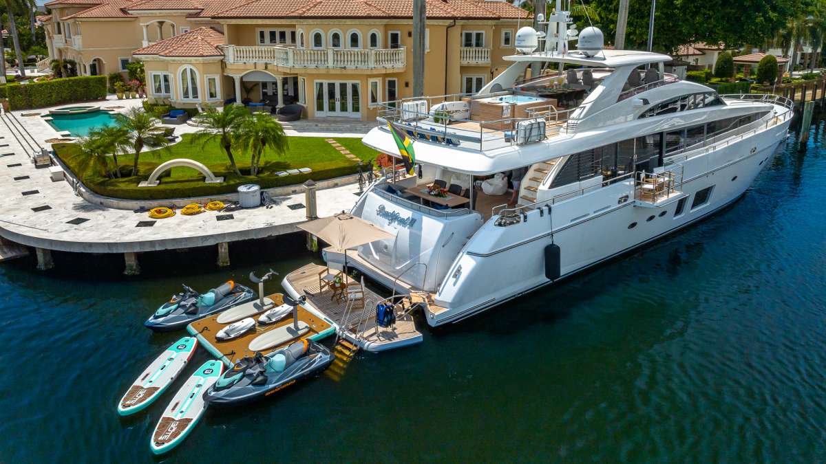 BEACHFRONT II Superyacht Charters in Bahamas - Abacos