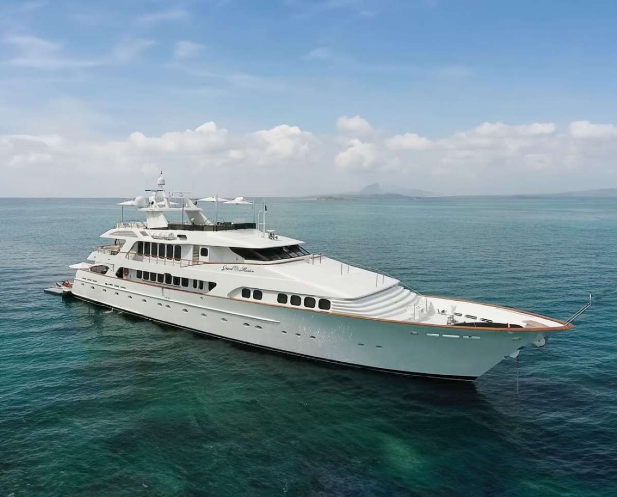 GRAND ILLUSION Superyacht Charters in Bahamas - Nassau Superyachts