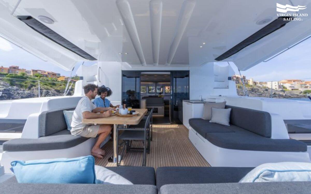 Lagoon 51 stern 1