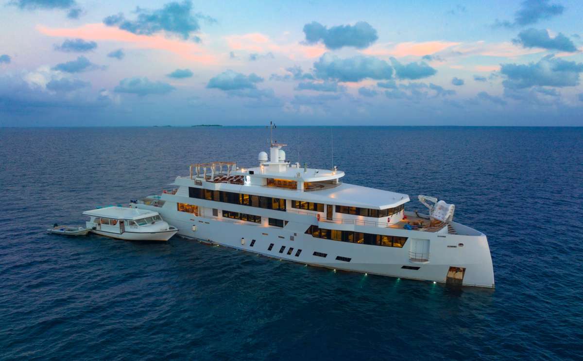 WHITE PEARL Superyacht Charters in Maldives