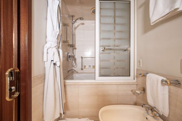 30305697 5697brochure11-600x400