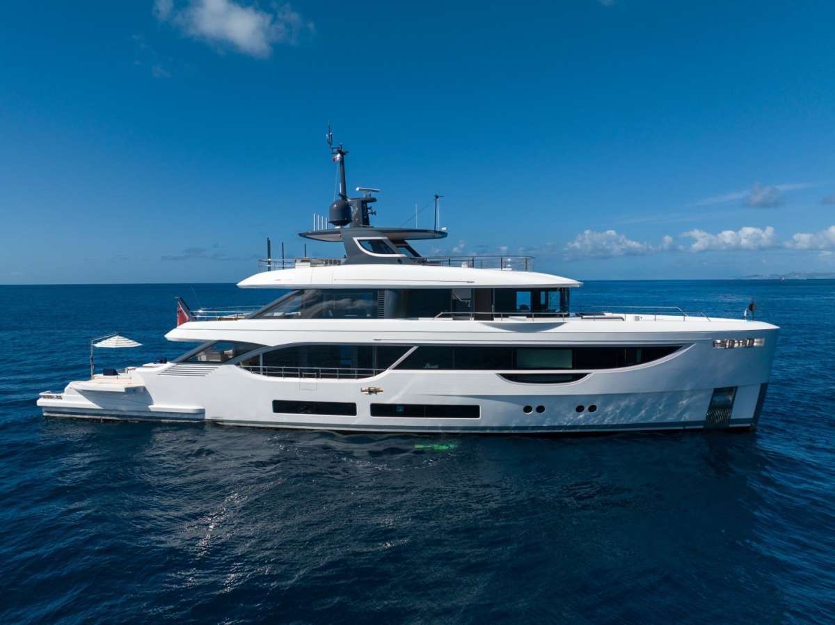 KINGS LAIR Superyacht Charters in Bahamas - Nassau Superyachts