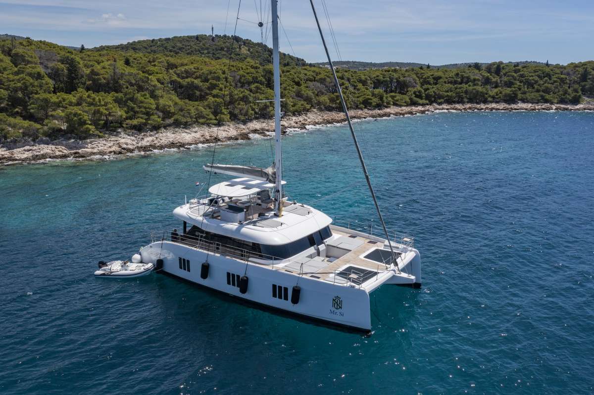 Mr Si Crewed Charters in Croatia