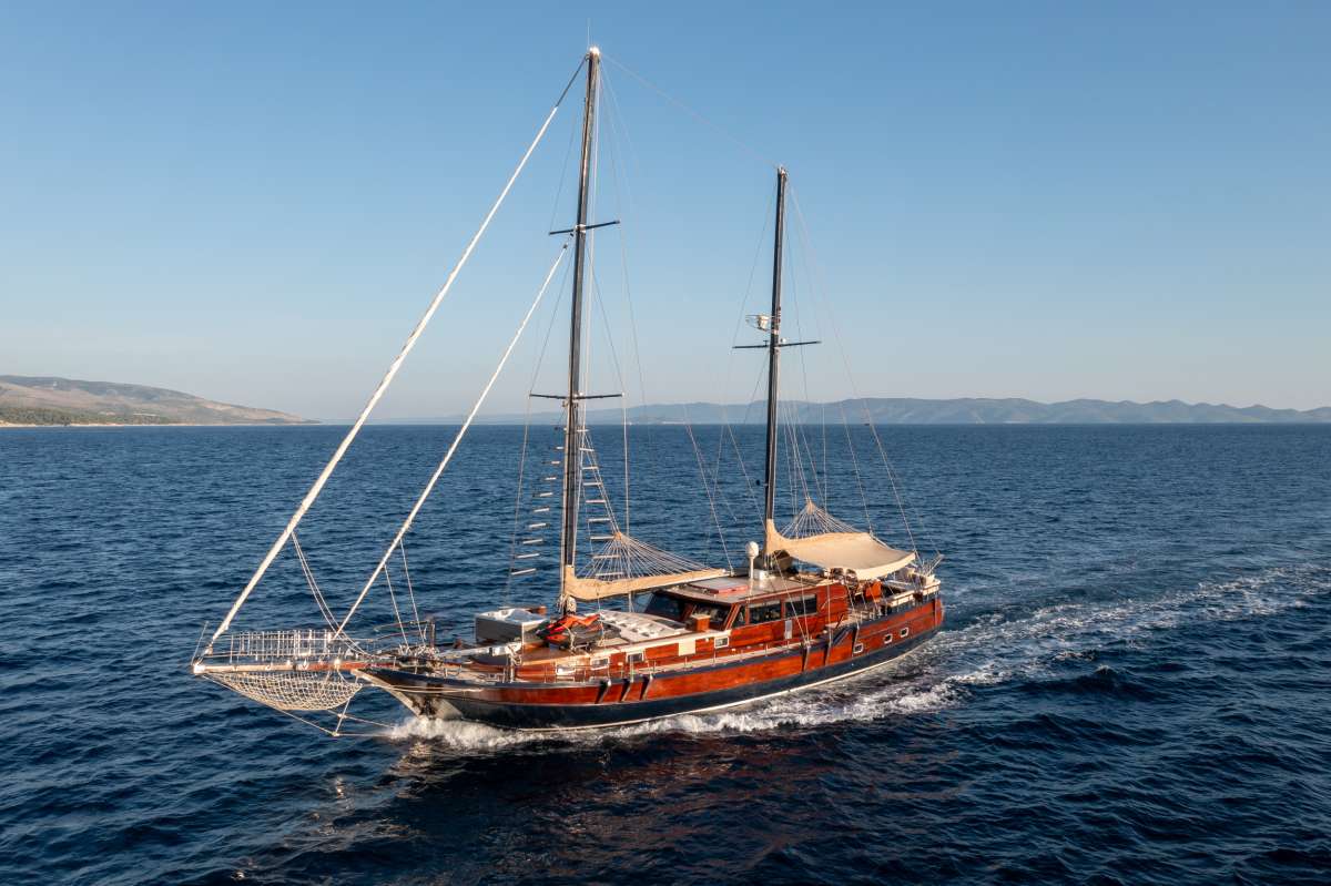 Pacha Crewed Charters in Croatia
