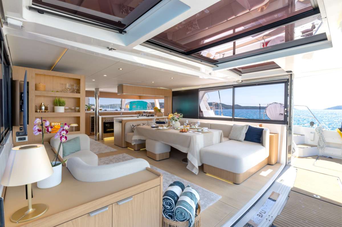 Farben  Crewed Charters in Croatia