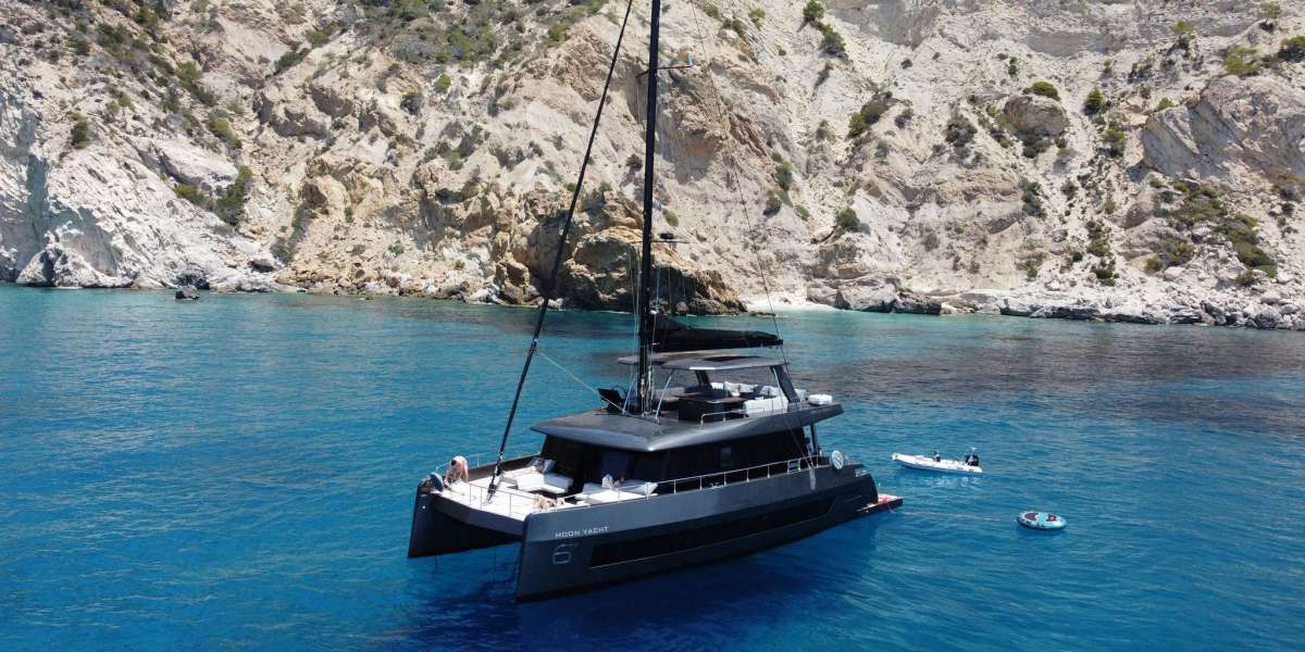Full Moon Crewed Charters in Bahamas - Nassau