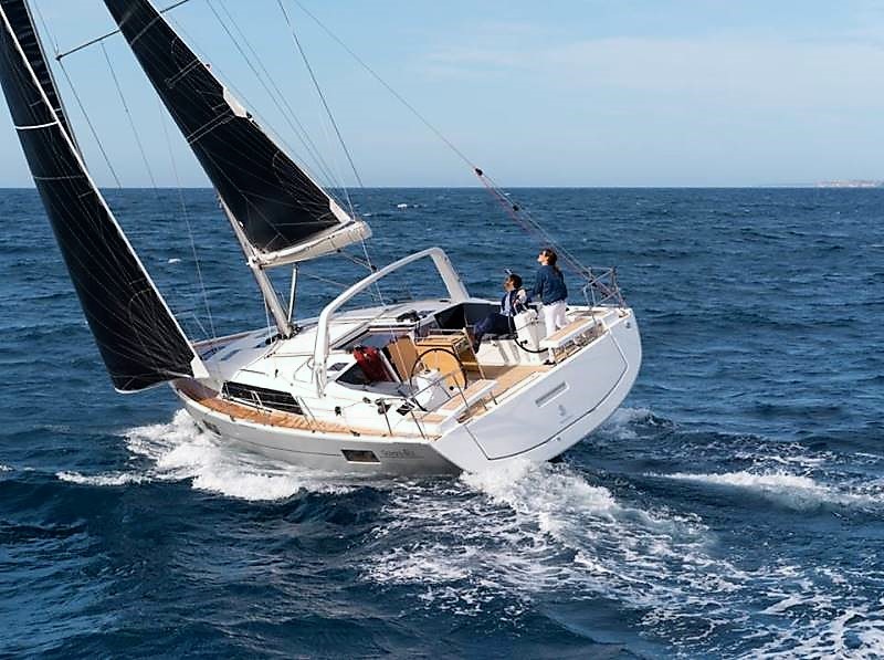 LASLOUDIR III Bareboat Charter in France