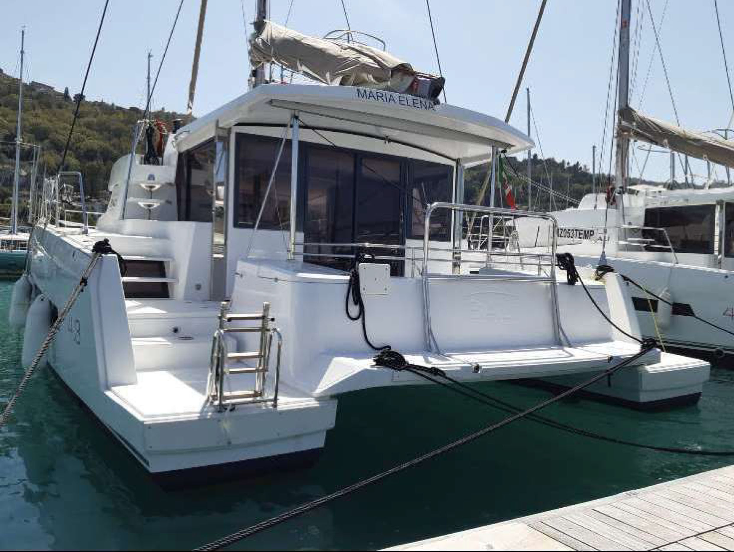 Bali 4.3 - 4 + 2 cab. ECONOMY Bareboat Charter in Italy