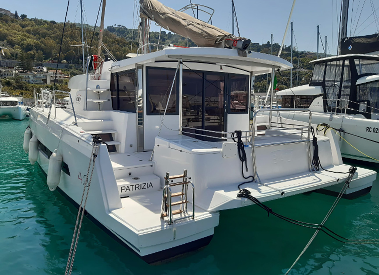Bali 4.3 - 4 + 2 cab. ECONOMY Bareboat Charter in Italy