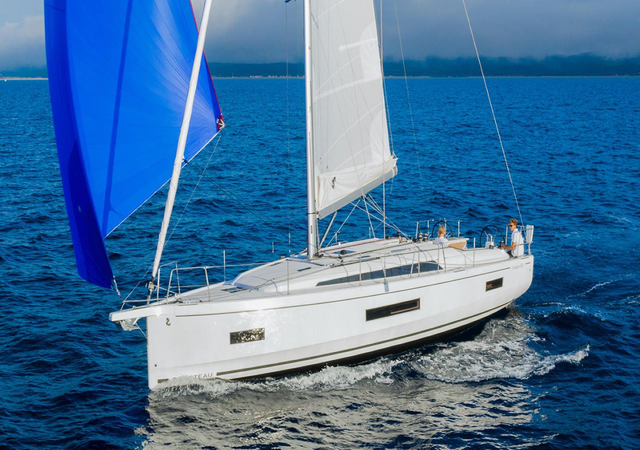 ALHUCHAR 5 Bareboat Charter in Grenada