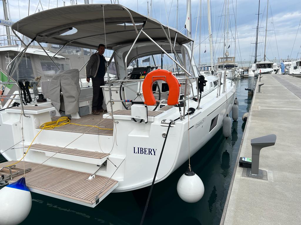 Oceanis 51.1 - 5 + 1 cab. Bareboat Charter in Italy