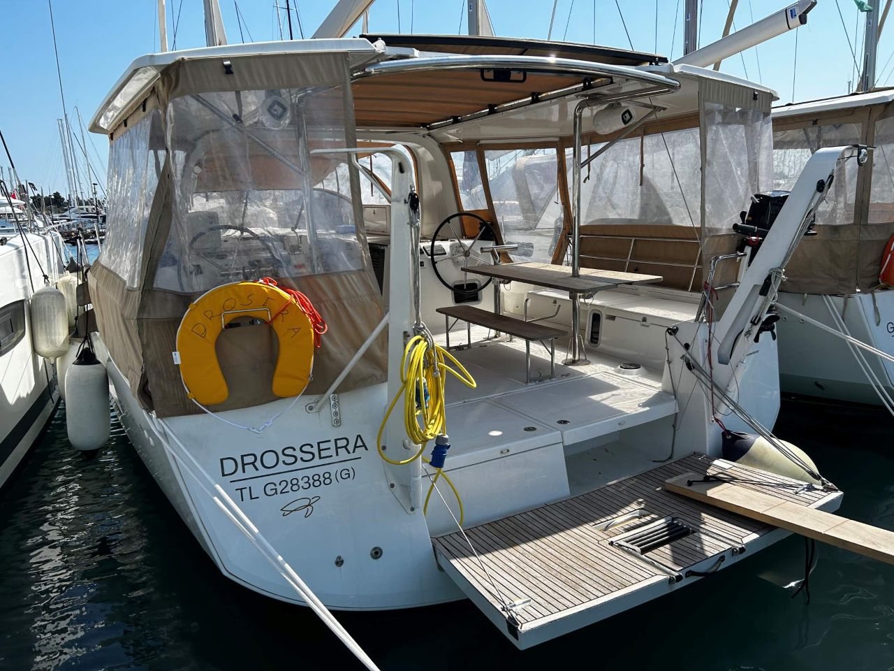 DROSERA_DB Captain Only Charters in Greece