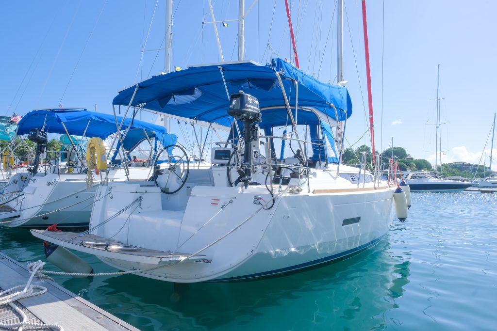 Makin Memories Bareboat Charter in St. Vincent