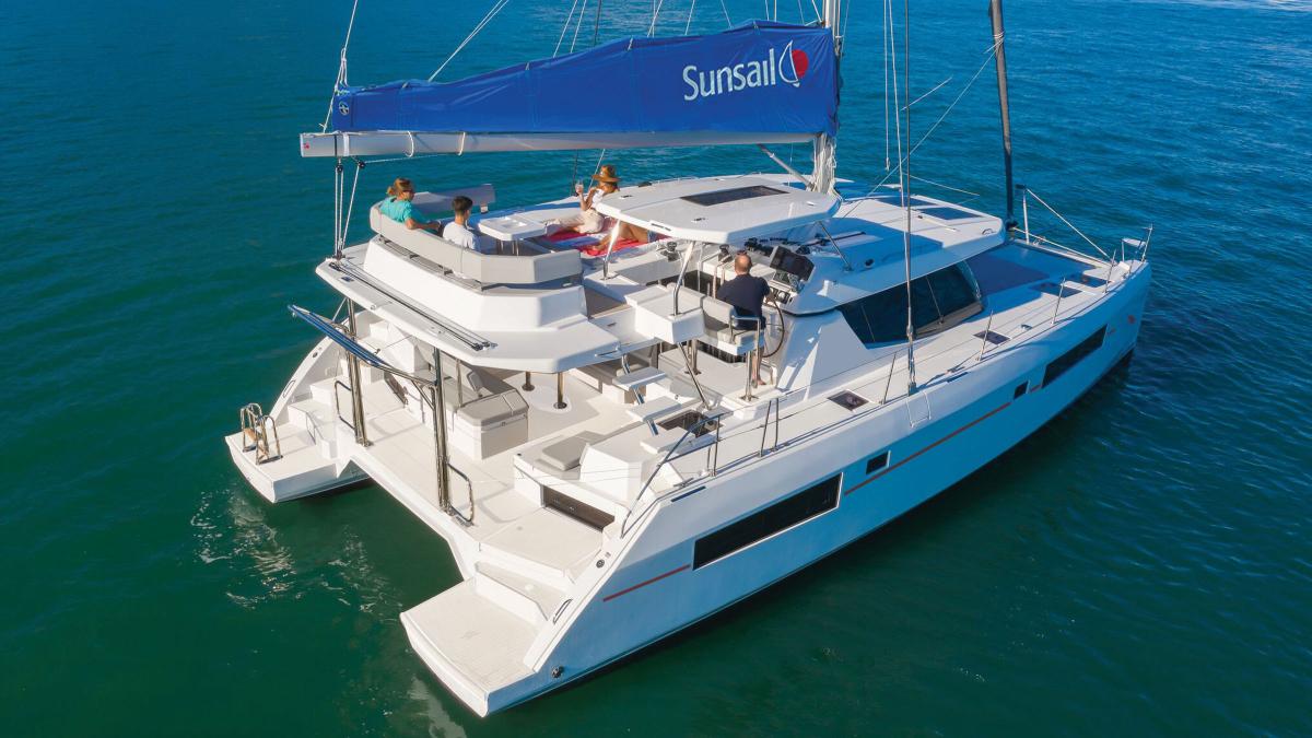 Sunsail 454L Classic Bareboat Charter in Tahiti
