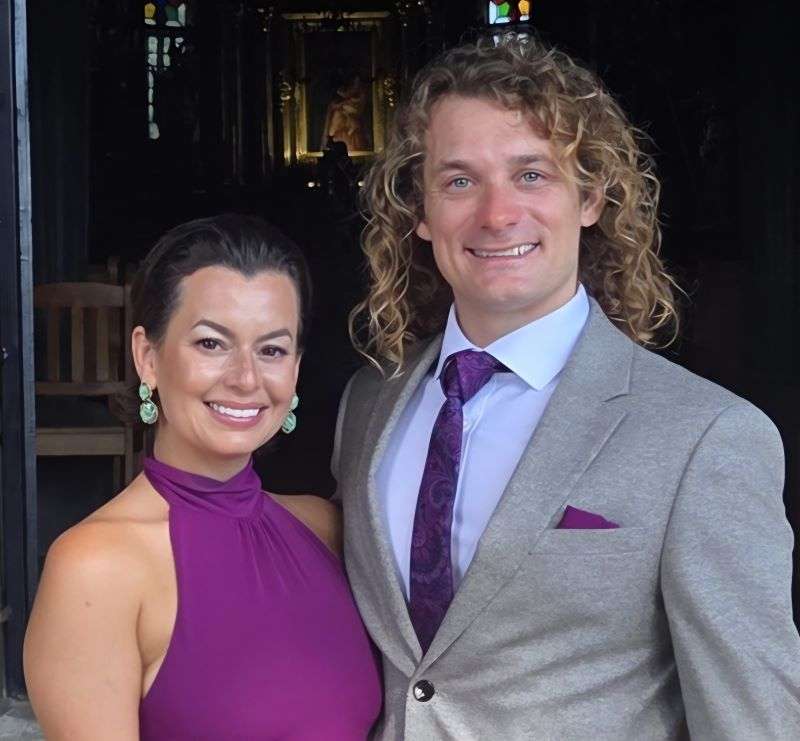 303010383 10383brochure44