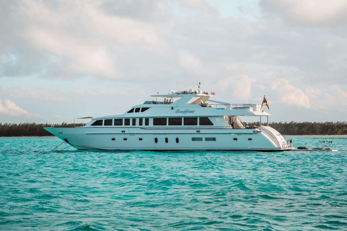 BEACHFRONT Superyacht Charters in US Virgin Islands