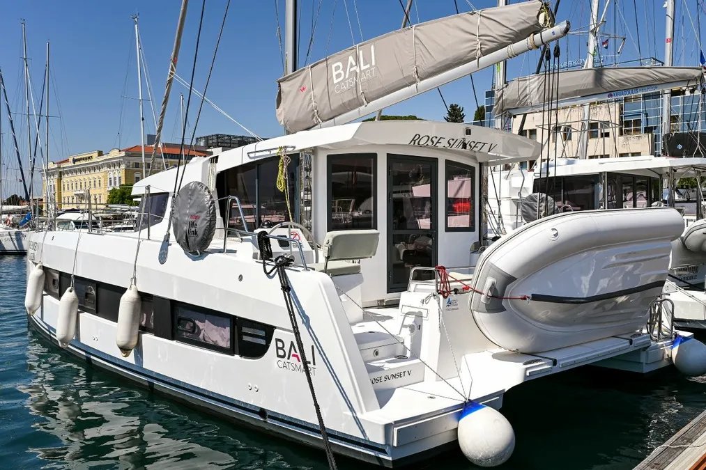 Bali Catsmart - 4 + 2 cab. Bareboat Charter in Croatia