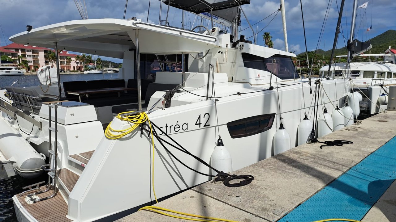 Fountaine Pajot Astrea 42 - 4 + 2 cab. Bareboat Charter in France