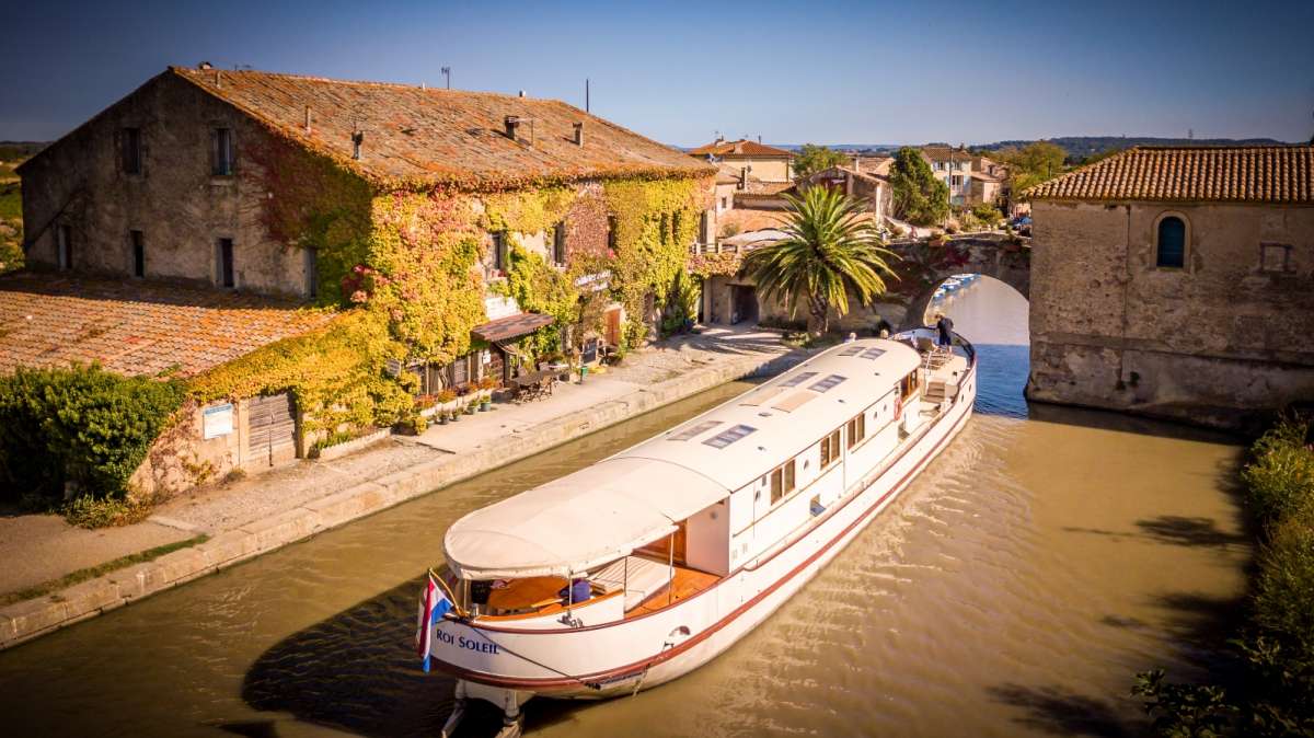 ROI SOLEIL Crewed Charters in Spain