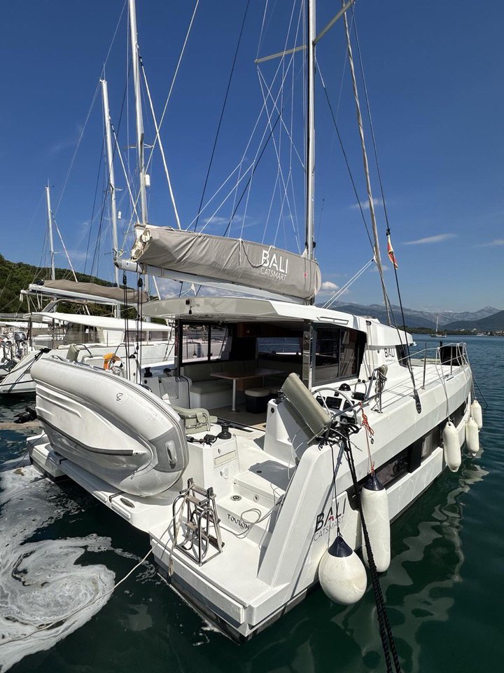 Bali Catsmart - 4 + 2 cab. Bareboat Charter in Montenegro