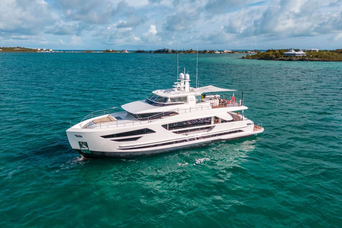 MIDNIGHT MOON Crewed Charters in Bahamas - Nassau