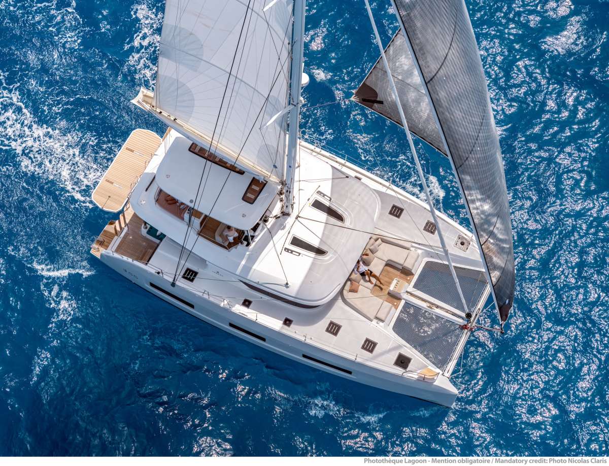SEVEN SEAS Crewed Charters in British Virgin Islands