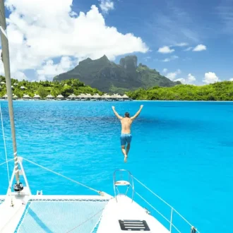bareboat tahiti sailing