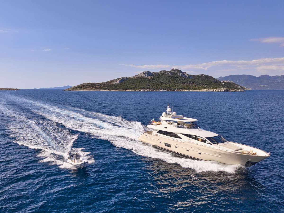 STAR LINK Crewed Charters in Greece