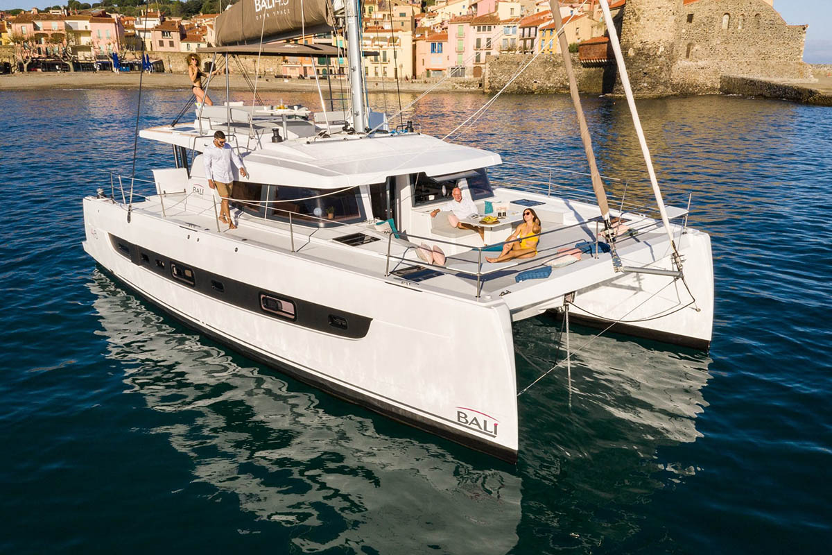 MOONSHINE Bareboat Charter in Bahamas - Nassau