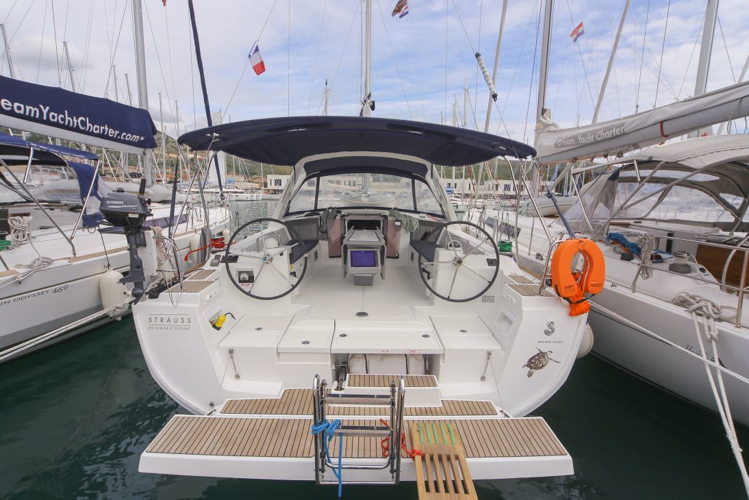 STRAUSS  Bareboat Charter in Guadeloupe