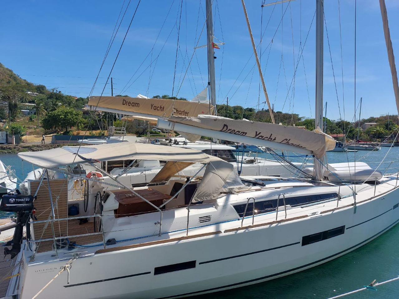 FIDJI  Bareboat Charter in Greece
