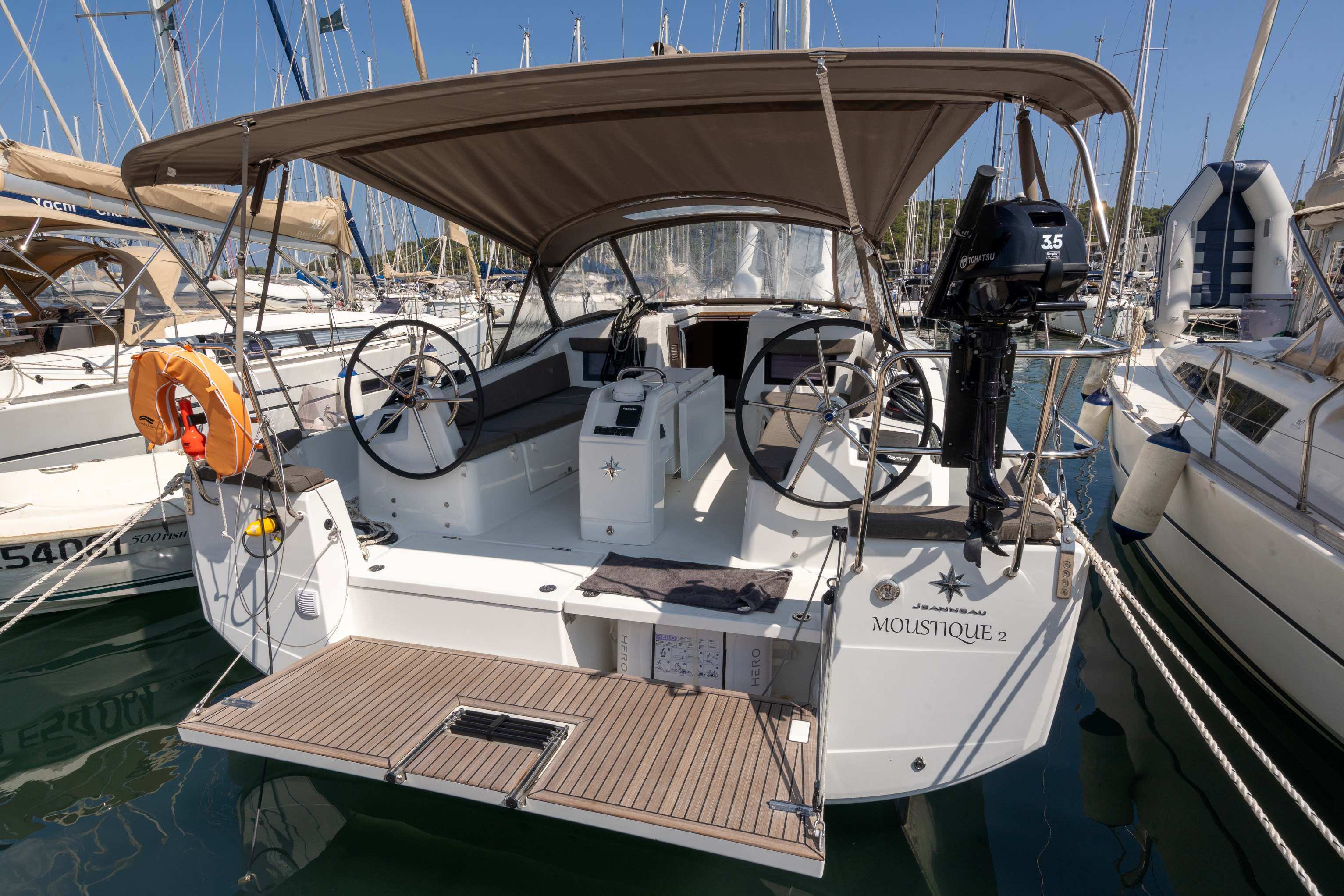 MOUSTIQUE II  Bareboat Charter in France