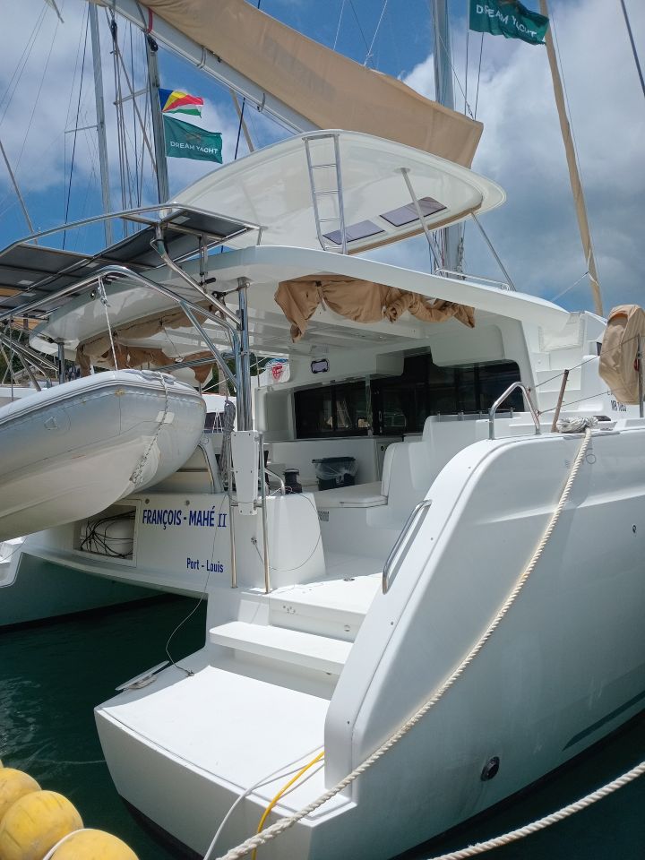 FRANCOIS-MAHE 2 Bareboat Charter in Seychelles