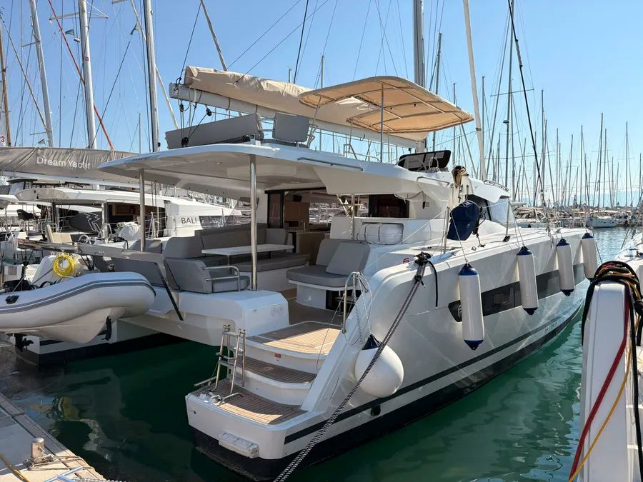 NEWTON'S CRADLE Bareboat Charter in Croatia