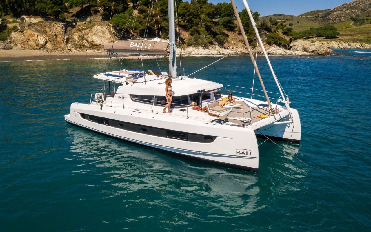 Le Grand Bleu Bareboat Charter in Bahamas - Nassau
